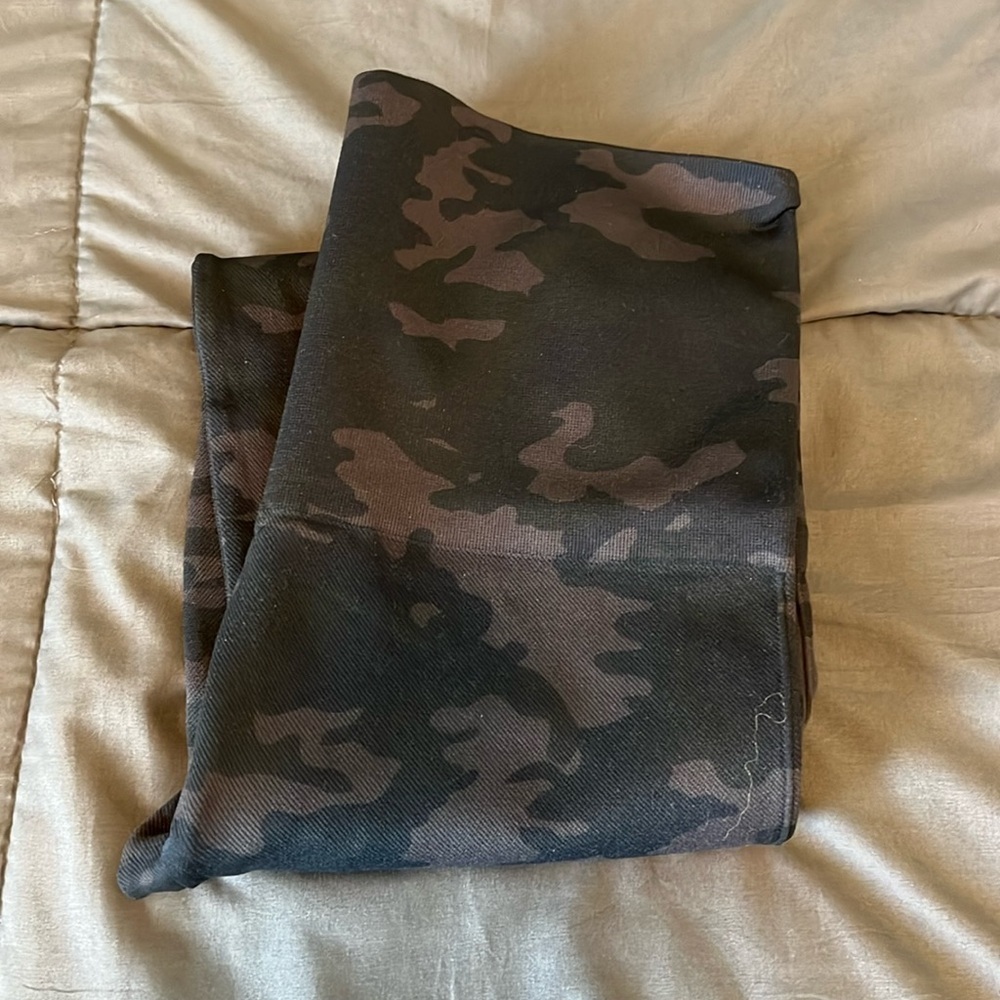 Spanx Camo Seamless Legging Size XL